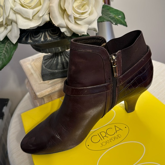 CIRCA JOAN&DAVID Brown Leather Booties - Picture 3 of 10